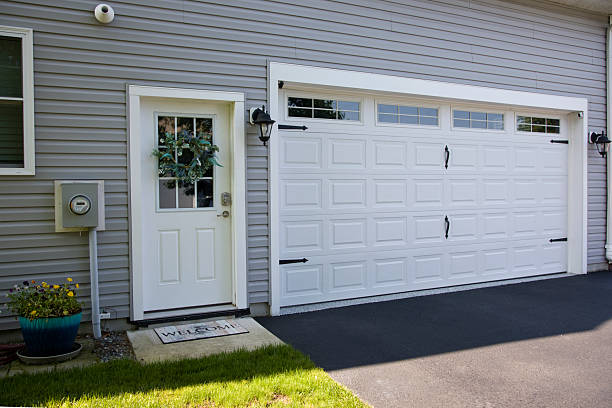 24/7 Emergency Garage Door Panel Replacement experts in Gibraltar, MI